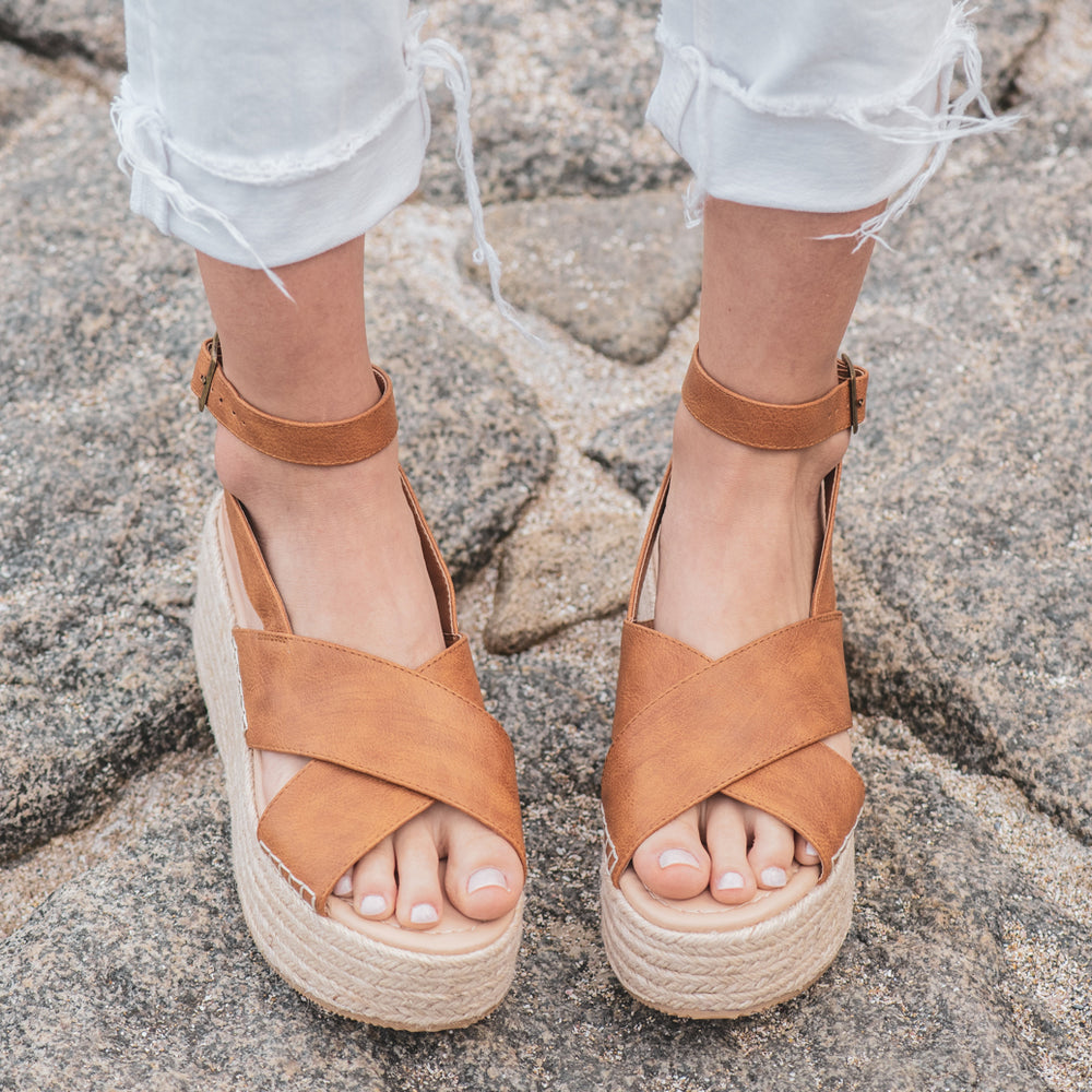 SANDALIA GALICIA CAMEL – Coquett - Main Image